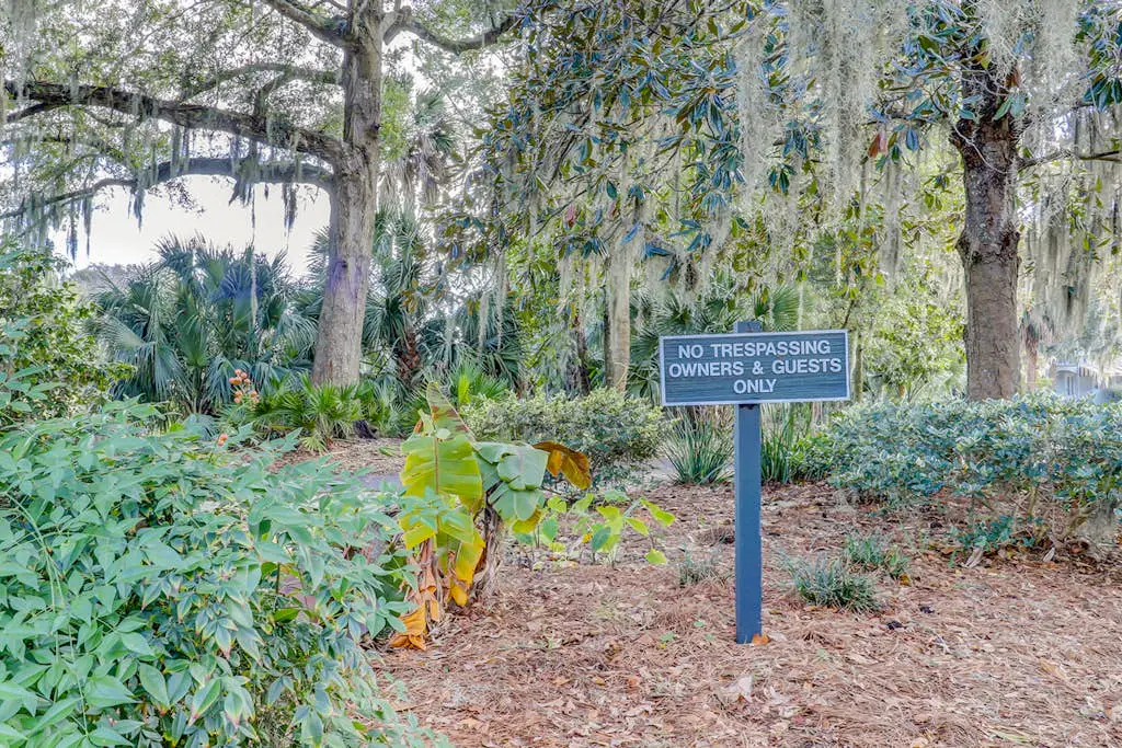 Golf course view condo near walking trails, Van der Meer & Shipyard beach