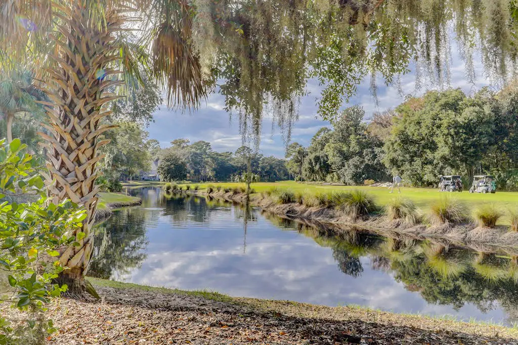 Golf course view condo near walking trails, Van der Meer & Shipyard beach