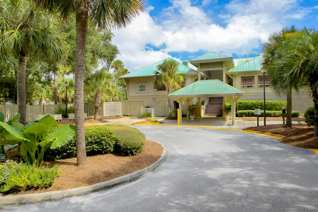 Golf course view condo near walking trails, Van der Meer & Shipyard beach