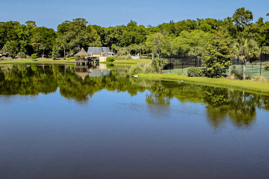 Golf course view condo near walking trails, Van der Meer & Shipyard beach