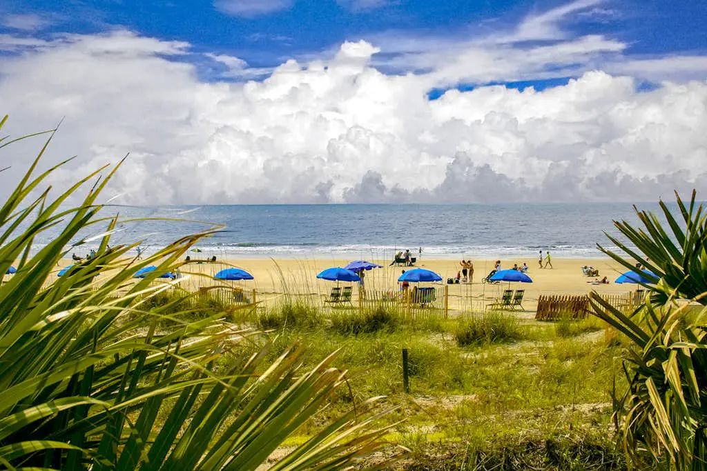 Golf course view condo near walking trails, Van der Meer & Shipyard beach