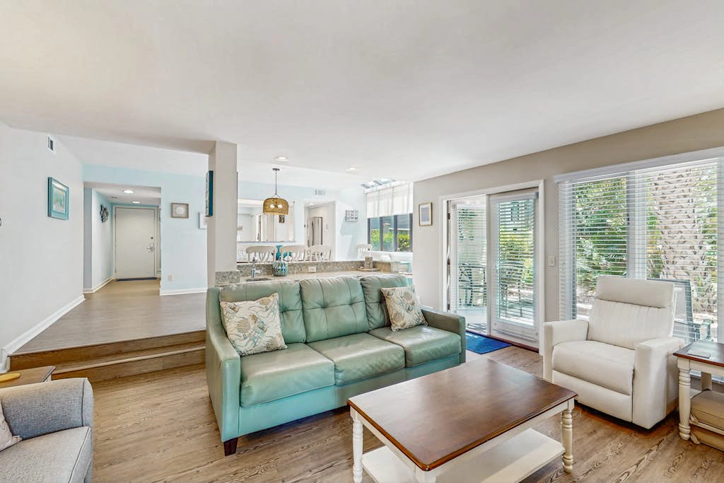 Spacious Palmetto Dunes condo with private patio, shared pool, pickleball & golf