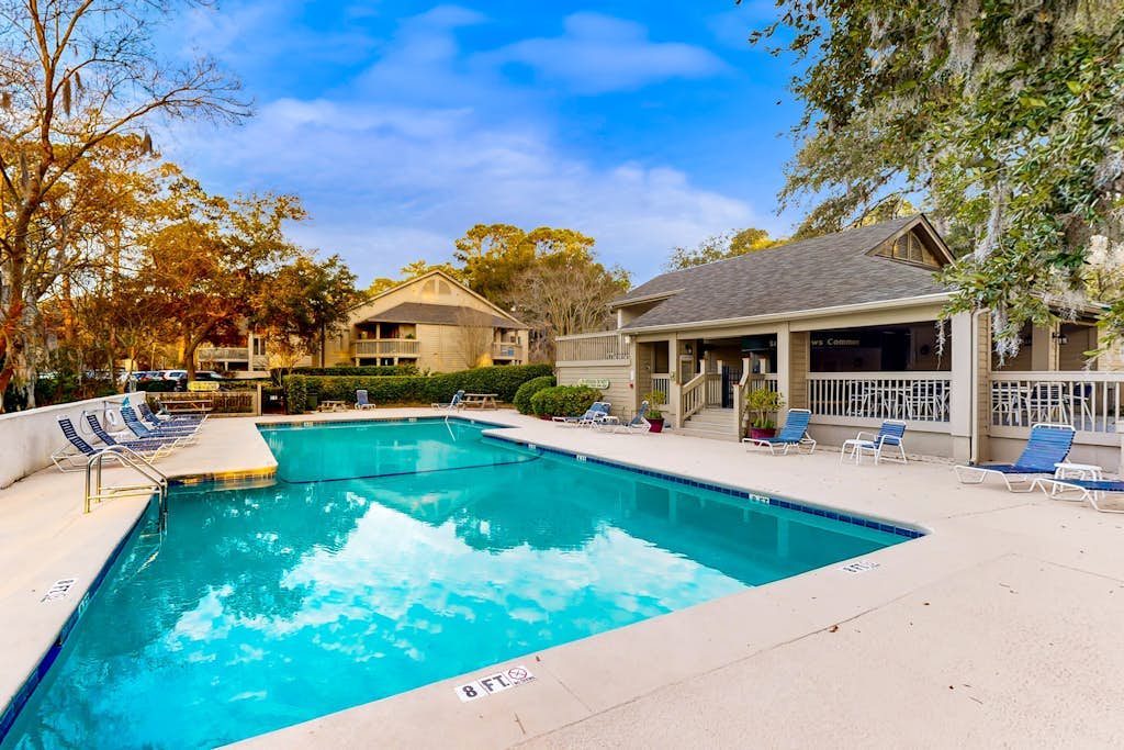 Spacious Palmetto Dunes condo with private patio, shared pool, pickleball & golf