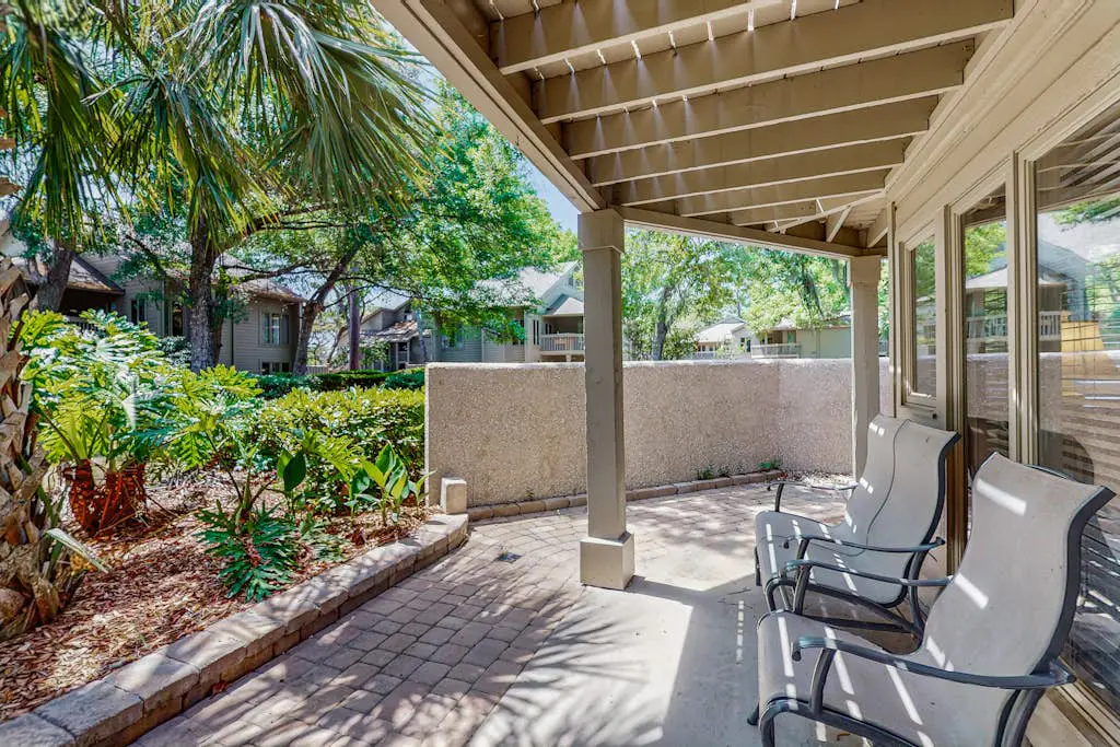 Spacious Palmetto Dunes condo with private patio, shared pool, pickleball & golf