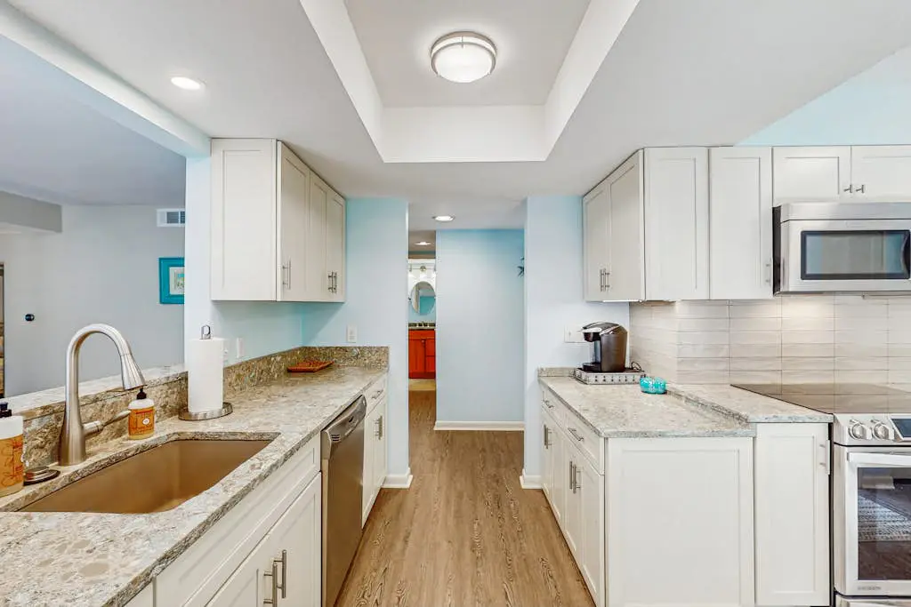 Spacious Palmetto Dunes condo with private patio, shared pool, pickleball & golf