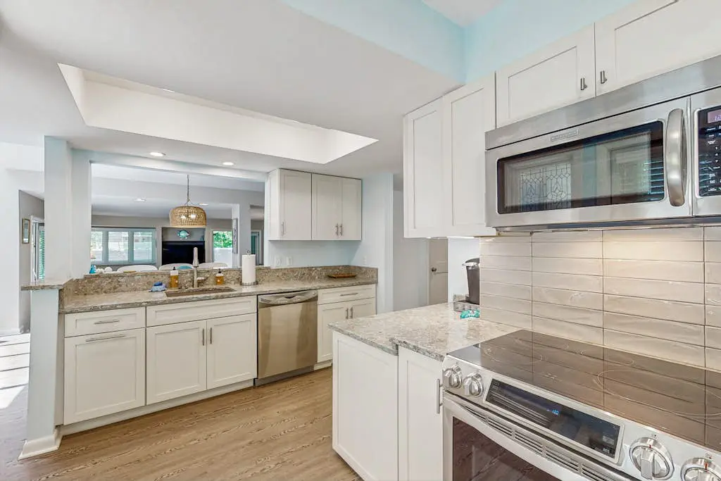 Spacious Palmetto Dunes condo with private patio, shared pool, pickleball & golf