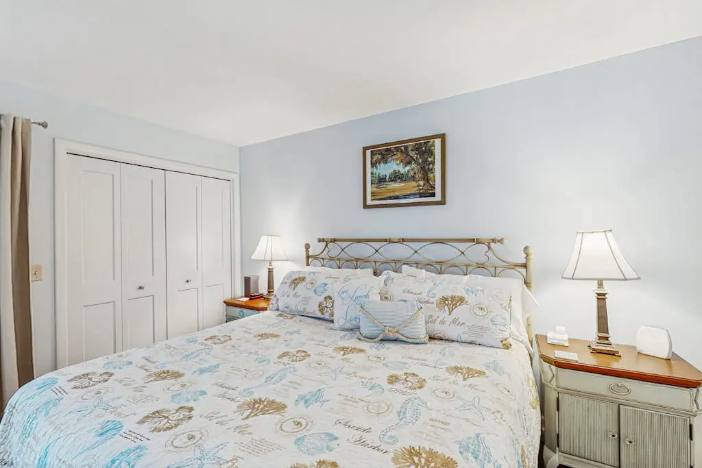 Spacious Palmetto Dunes condo with private patio, shared pool, pickleball & golf