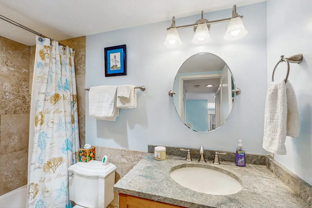 Spacious Palmetto Dunes condo with private patio, shared pool, pickleball & golf