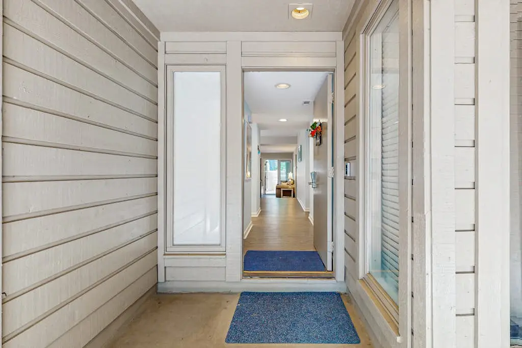 Spacious Palmetto Dunes condo with private patio, shared pool, pickleball & golf