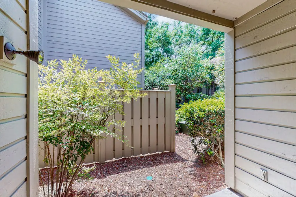 Spacious Palmetto Dunes condo with private patio, shared pool, pickleball & golf