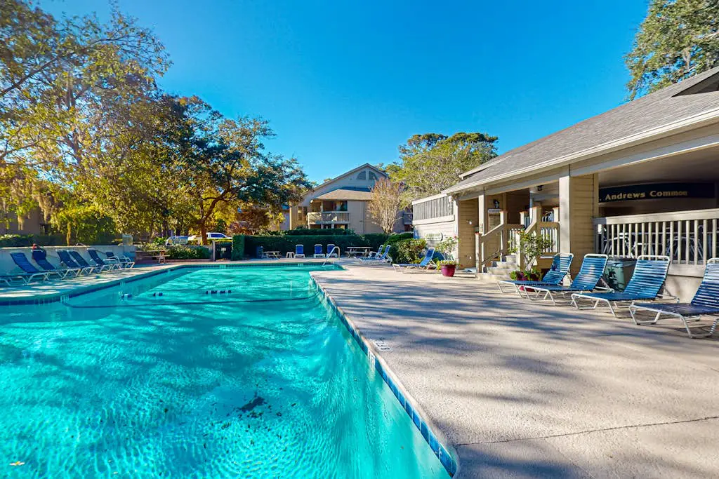 Spacious Palmetto Dunes condo with private patio, shared pool, pickleball & golf