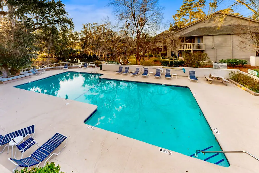 Spacious Palmetto Dunes condo with private patio, shared pool, pickleball & golf