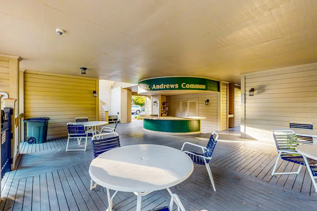 Spacious Palmetto Dunes condo with private patio, shared pool, pickleball & golf
