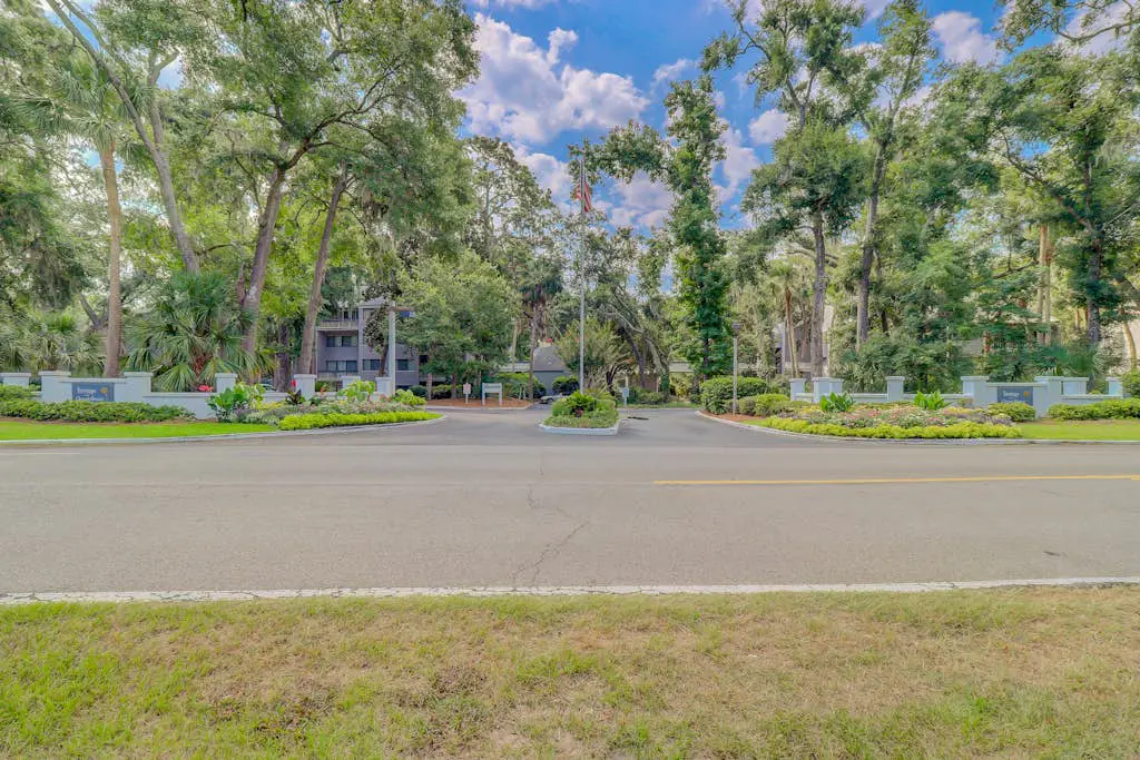 Coastal condo with outdoor pool, walk to beach and shopping