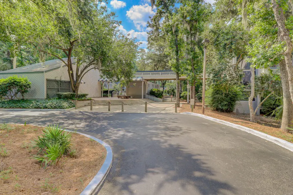 Coastal condo with outdoor pool, walk to beach and shopping