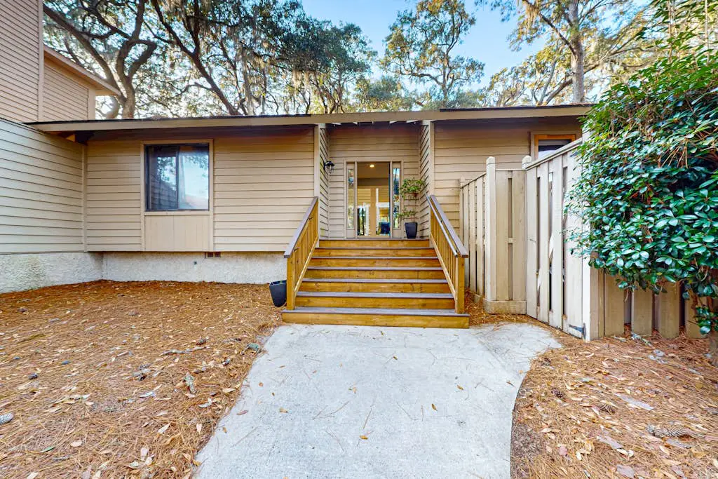 Sea Pines Home with firepit, deck and close to Lawton Stables