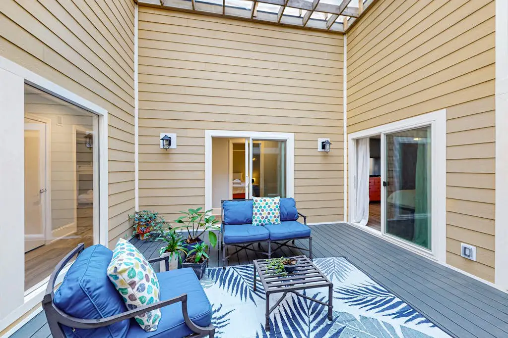 Sea Pines Home with firepit, deck and close to Lawton Stables