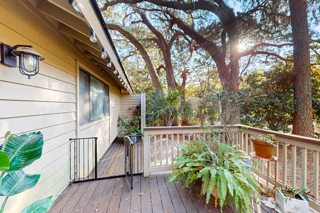 Sea Pines Home with firepit, deck and close to Lawton Stables