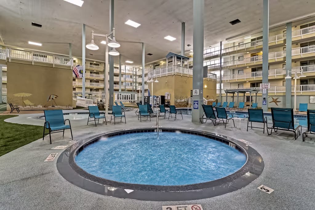 Family Friendly Condo, outdoor/ indoor pool, hot tub, close to beach