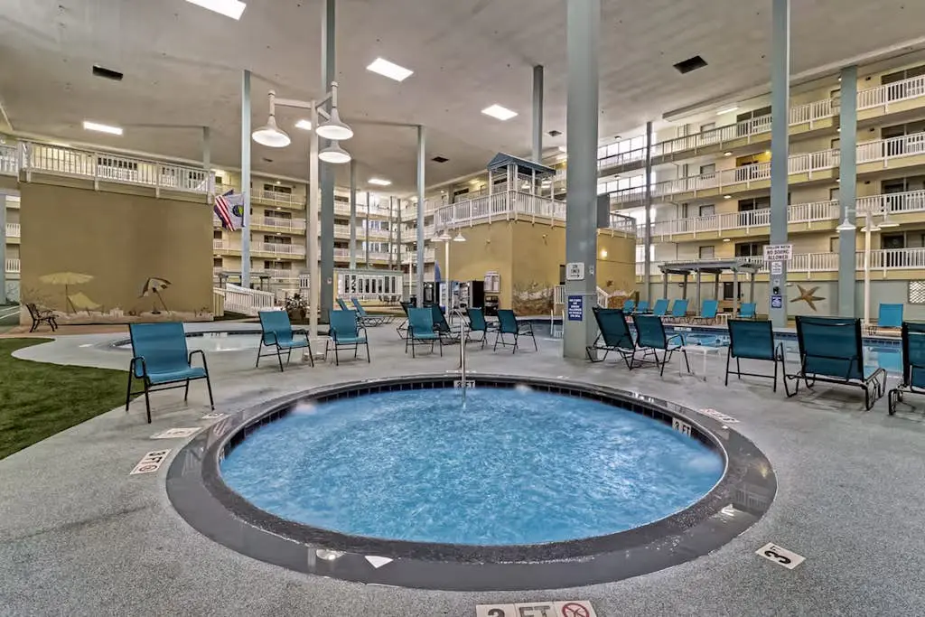 Family Friendly Condo, outdoor/ indoor pool, hot tub, close to beach