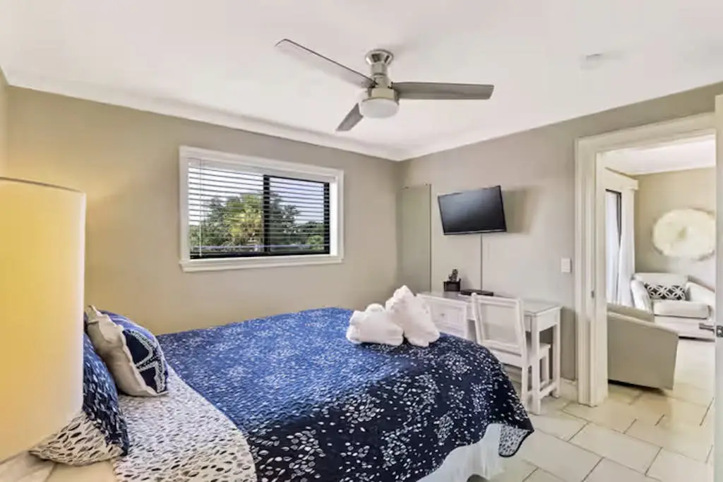 Family Friendly Condo, outdoor/ indoor pool, hot tub, close to beach