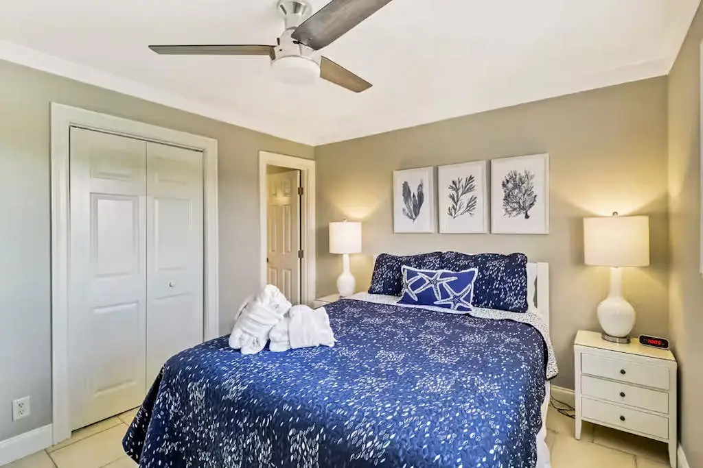 Family Friendly Condo, outdoor/ indoor pool, hot tub, close to beach