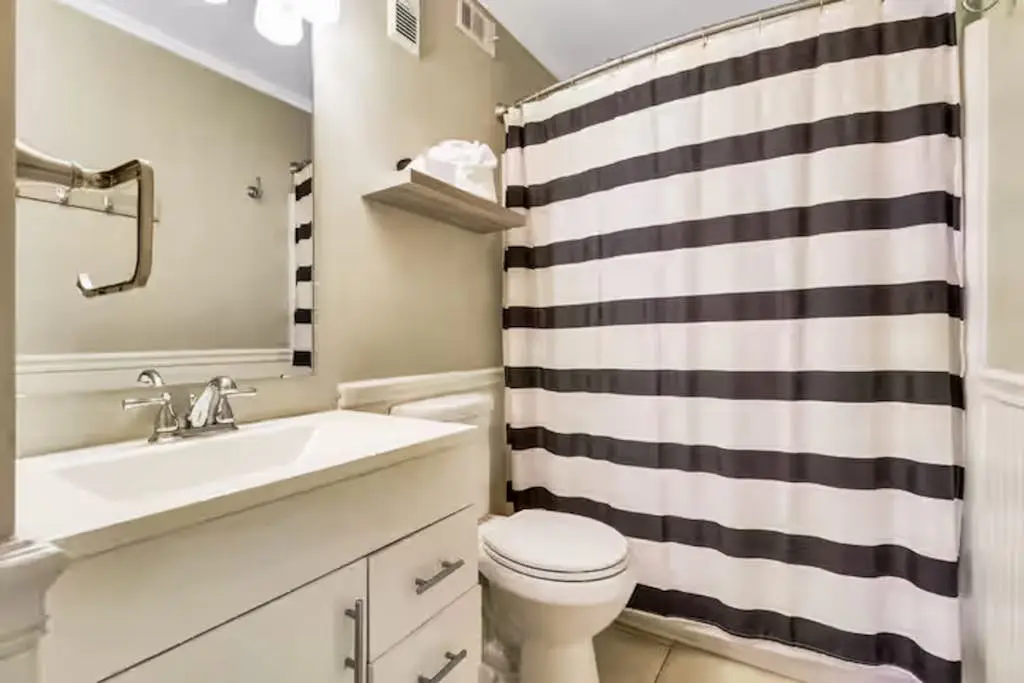 Family Friendly Condo, outdoor/ indoor pool, hot tub, close to beach
