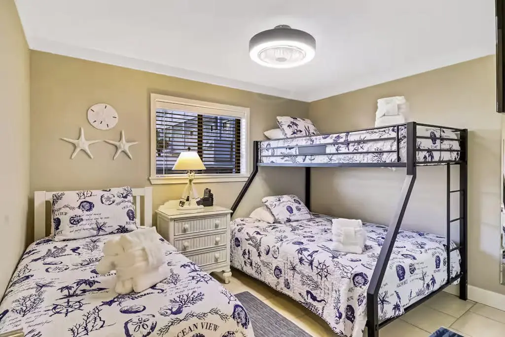 Family Friendly Condo, outdoor/ indoor pool, hot tub, close to beach
