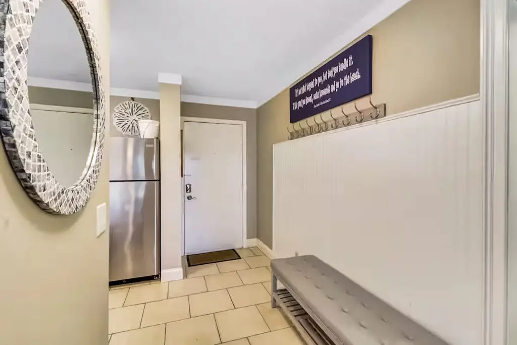 Family Friendly Condo, outdoor/ indoor pool, hot tub, close to beach