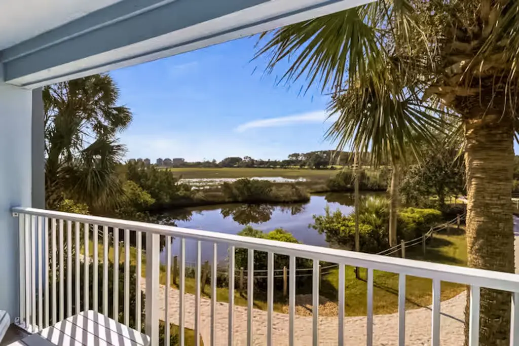 Family Friendly Condo, outdoor/ indoor pool, hot tub, close to beach