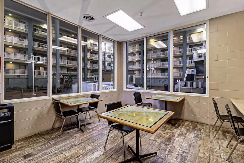 Family Friendly Condo, outdoor/ indoor pool, hot tub, close to beach