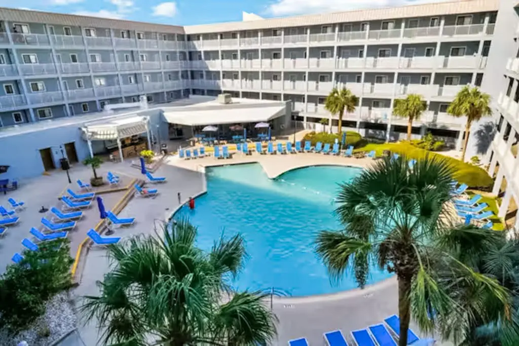 Family Friendly Condo, outdoor/ indoor pool, hot tub, close to beach