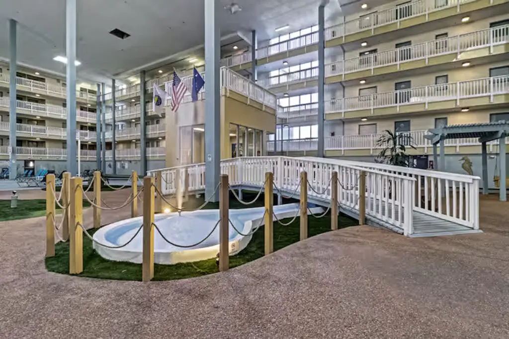 Family Friendly Condo, outdoor/ indoor pool, hot tub, close to beach