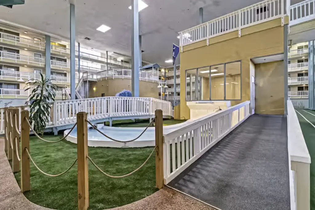 Family Friendly Condo, outdoor/ indoor pool, hot tub, close to beach