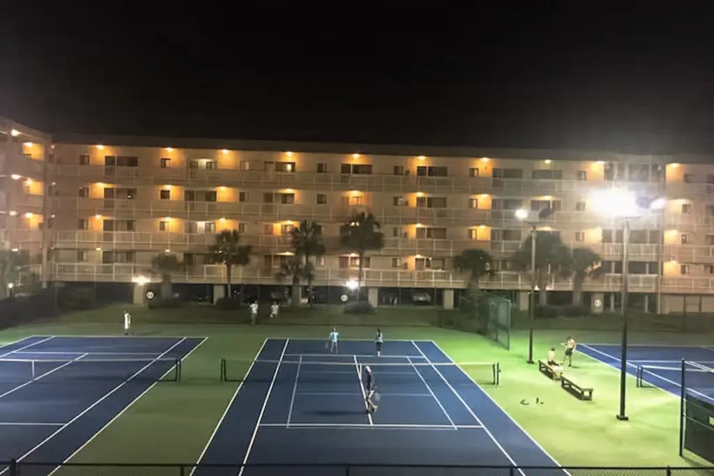 Family Friendly Condo, outdoor/ indoor pool, hot tub, close to beach