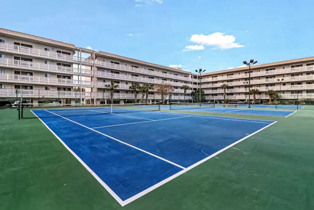 Family Friendly Condo, outdoor/ indoor pool, hot tub, close to beach
