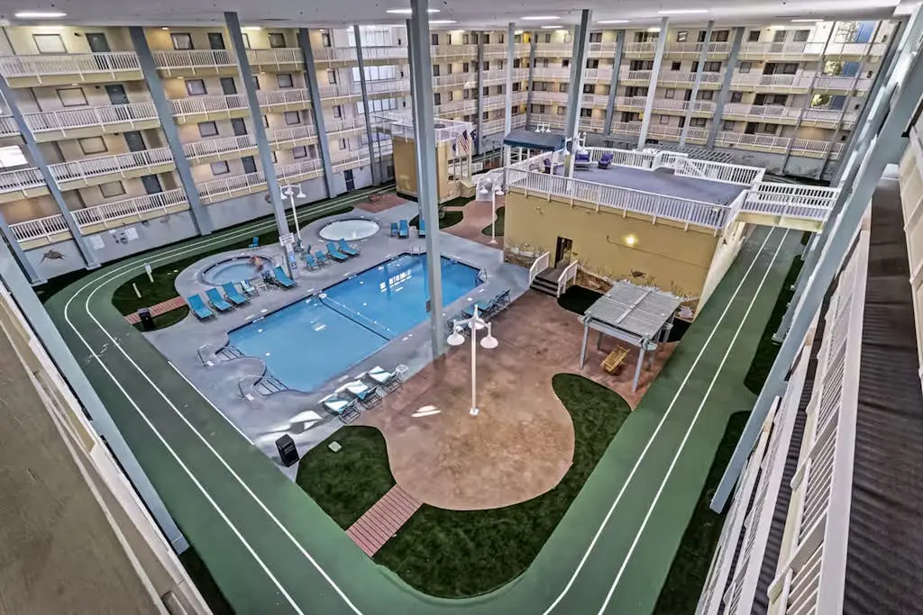 Family Friendly Condo, outdoor/ indoor pool, hot tub, close to beach