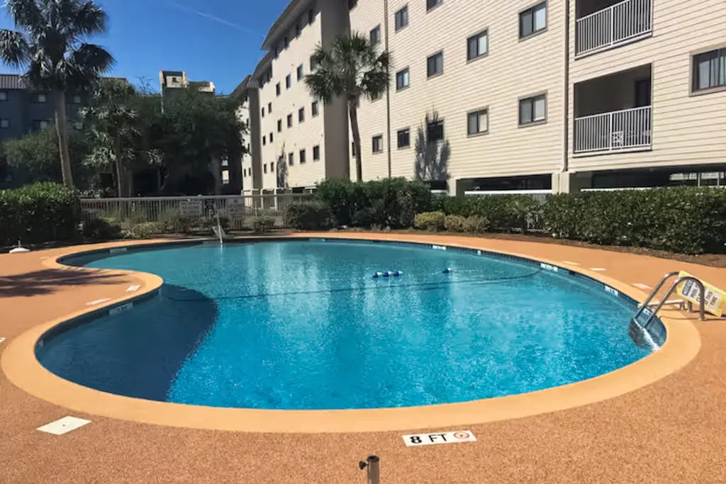 Family Friendly Condo, outdoor/ indoor pool, hot tub, close to beach