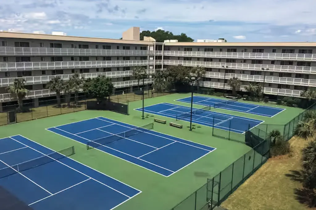 Family Friendly Condo, outdoor/ indoor pool, hot tub, close to beach