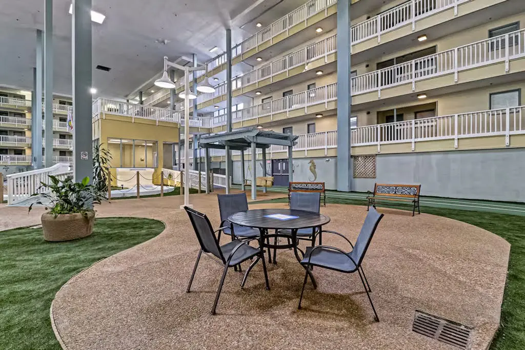 Family Friendly Condo, outdoor/ indoor pool, hot tub, close to beach