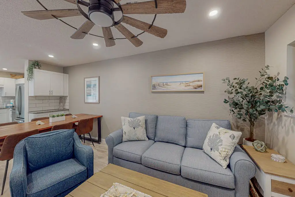 Beautiful Condo with pools,  hot tub, sauna,  and water views