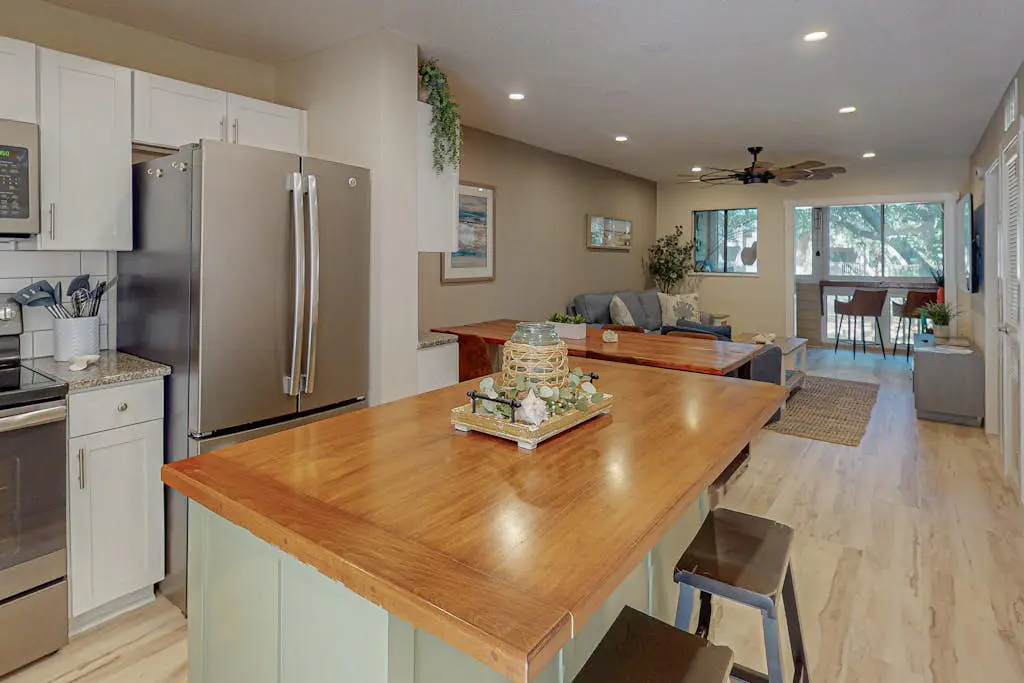 Beautiful Condo with pools,  hot tub, sauna,  and water views