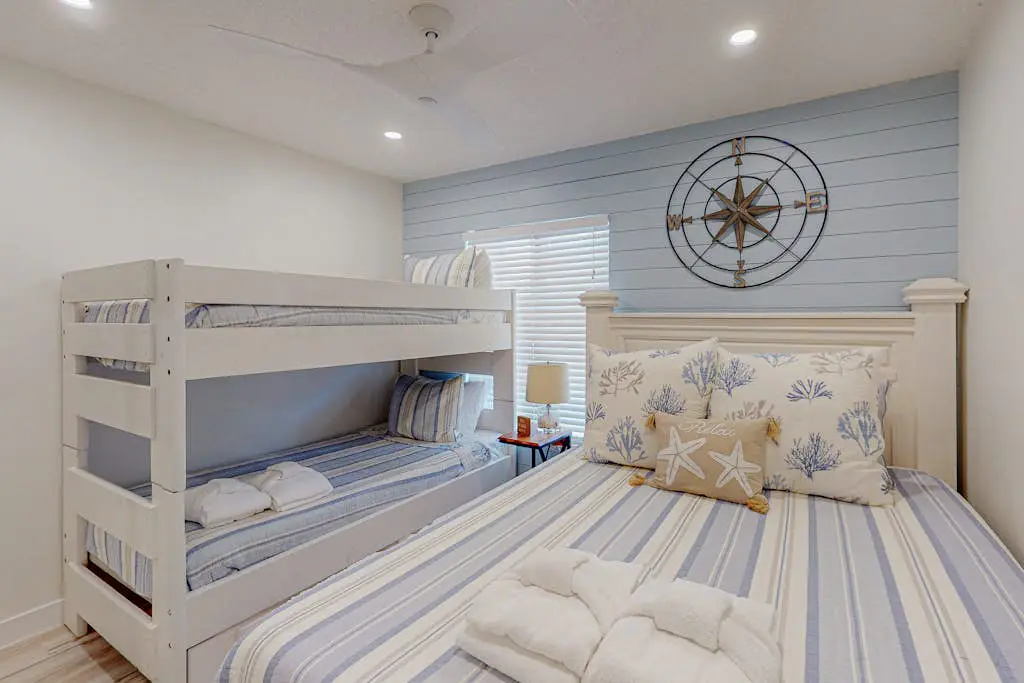 Beautiful Condo with pools,  hot tub, sauna,  and water views