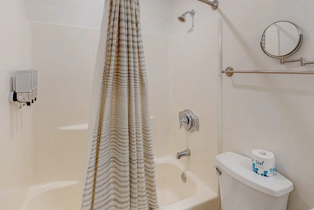 Beautiful Condo with pools,  hot tub, sauna,  and water views