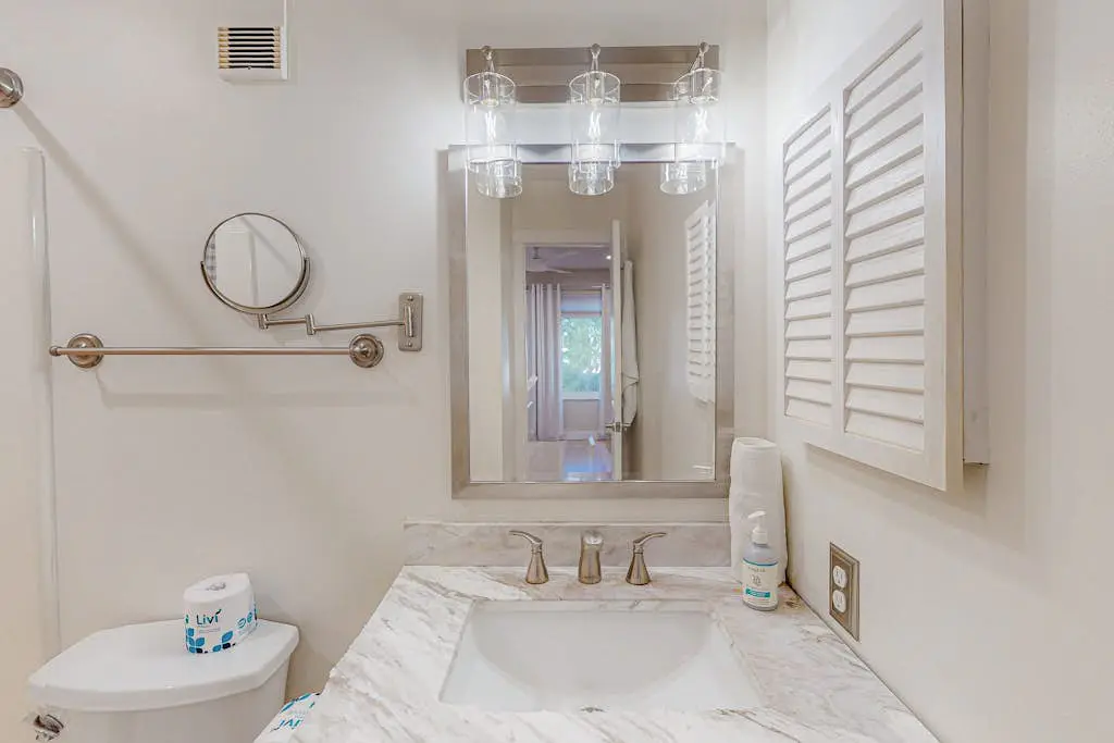 Beautiful Condo with pools,  hot tub, sauna,  and water views