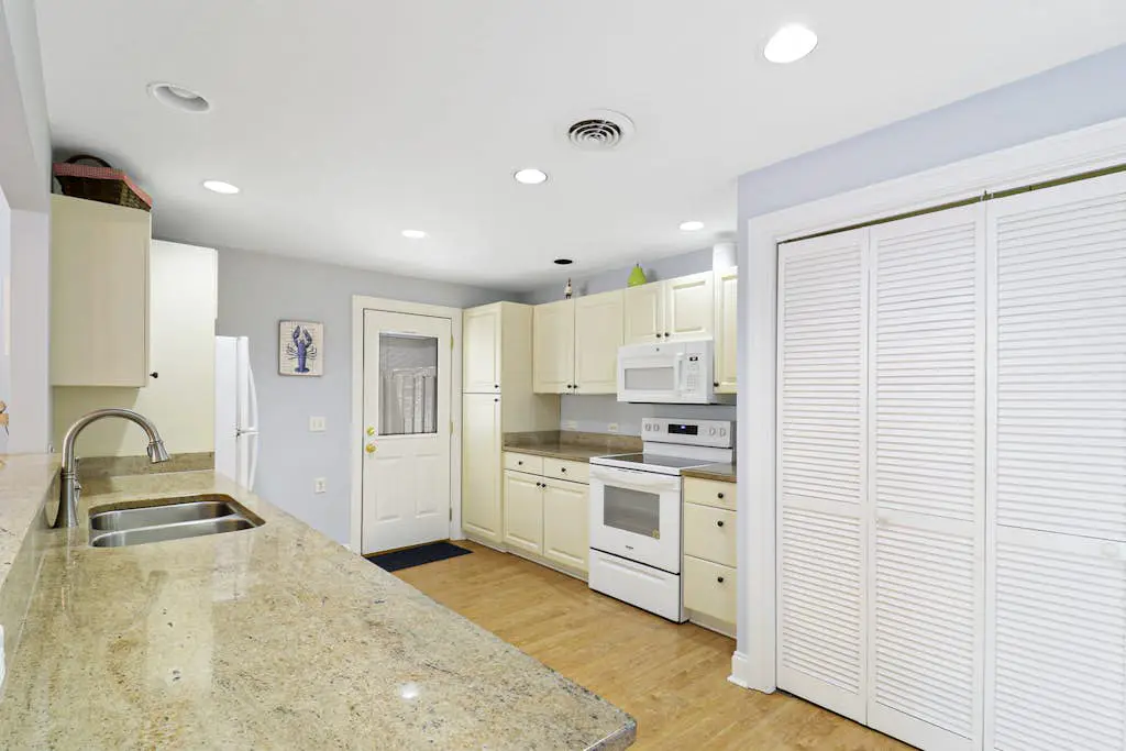 Spacious Palmetto Dunes Condo, Sunny Deck,  View of Lagoon, Complex Pool