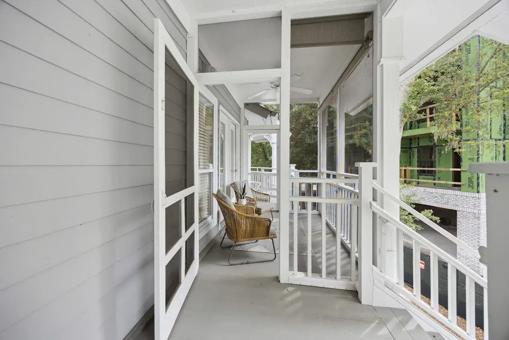 Pristine Condo with shared pools, hot tub, close to Islander's Beach Park