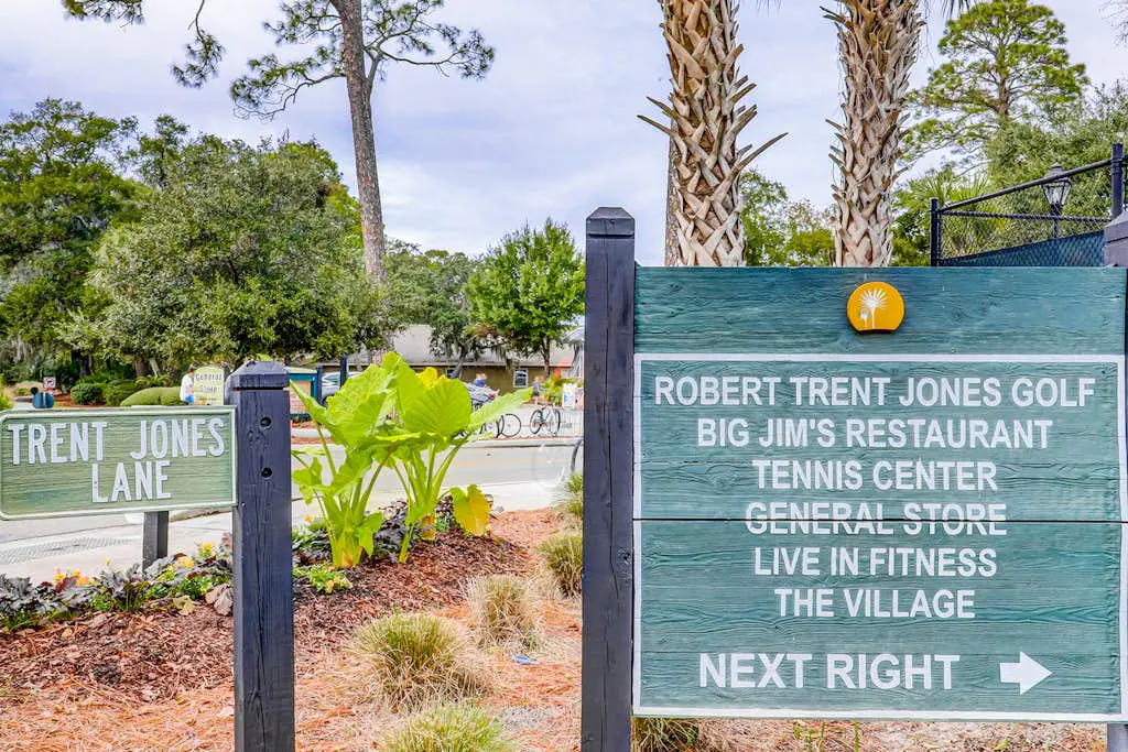 Dog-Friendly Condo with pool, golf, and just steps to the beach