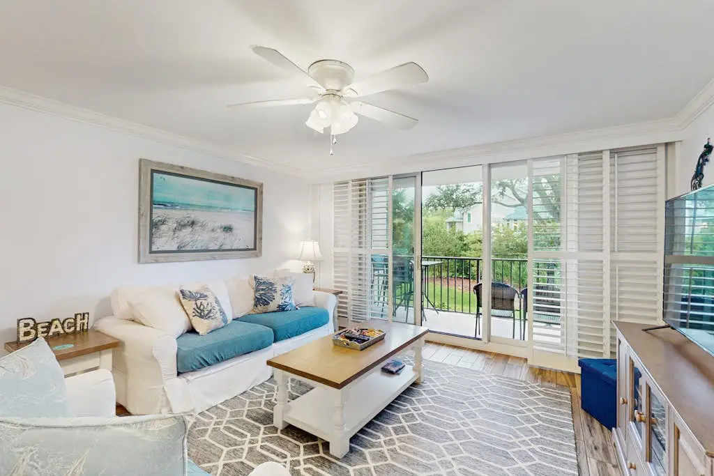 1st Floor Condo with Pools,Hot tub, 100 yards to Beach, Tennis/Pickleball Courts