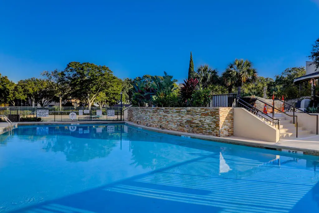 1st Floor Condo with Pools,Hot tub, 100 yards to Beach, Tennis/Pickleball Courts